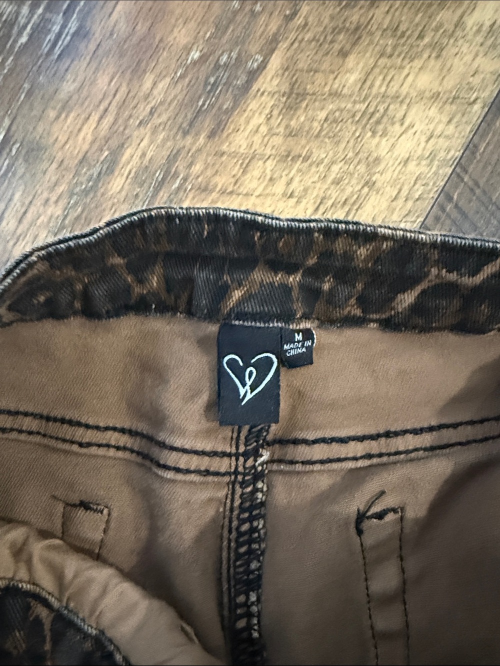 Heart Hips Leopard Print Wide Leg Jeans Size Medium Animal Print Denim - Picture 2 of 10